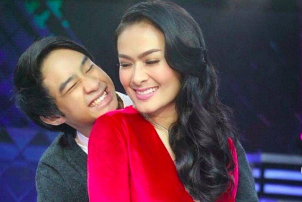 Iis Dahlia bersama anak bungsunya Devano Danendra (Instagram.com/isdadahlia)