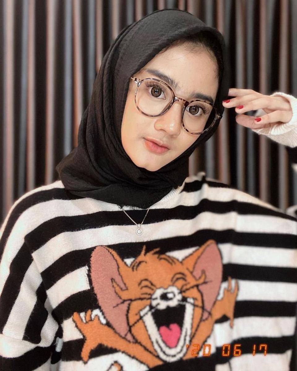Potret terbaru Ghea Youbi pakai hijab (Instagram.com/gheayoubi)