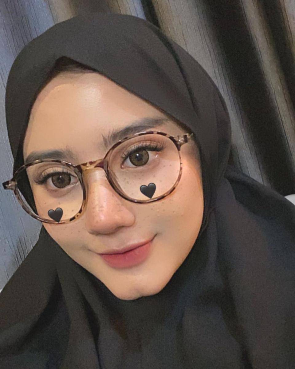 Potret terbaru Ghea Youbi pakai hijab (Instagram.com/gheayoubi)