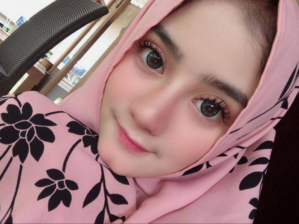 Potret terbaru Ghea Youbi pakai hijab (Instagram.com/gheayoubi)