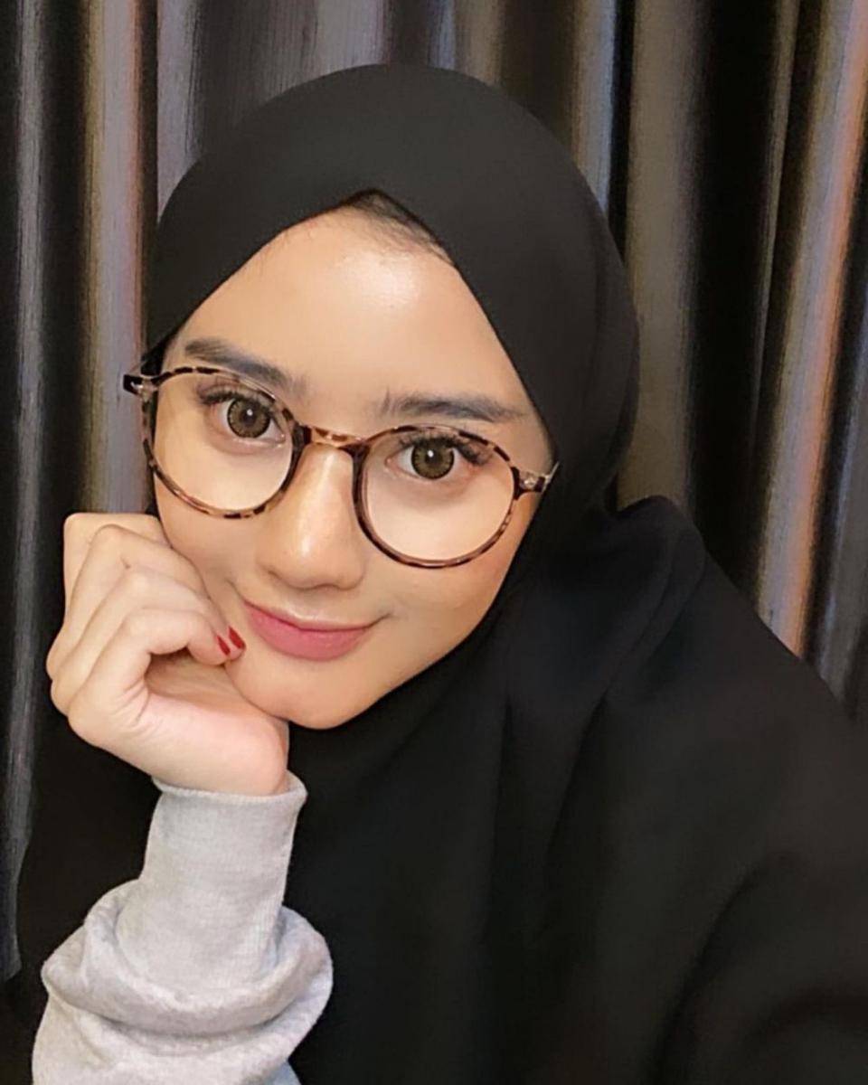 Potret terbaru Ghea Youbi pakai hijab (Instagram.com/gheayoubi)