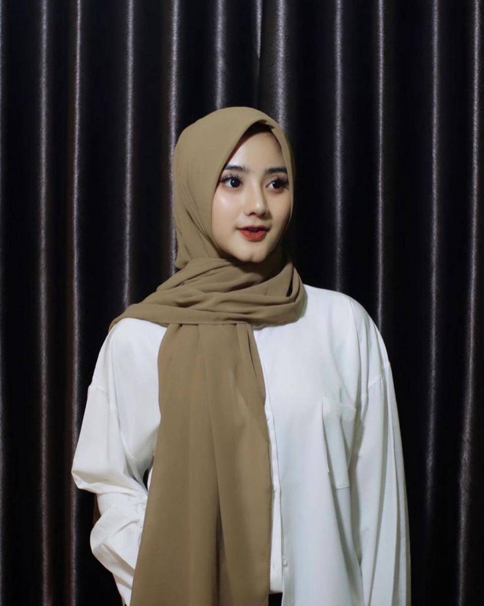 Potret terbaru Ghea Youbi pakai hijab (Instagram.com/gheayoubi)