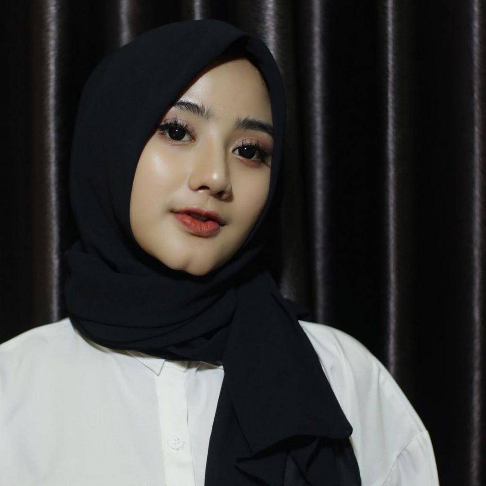Potret terbaru Ghea Youbi pakai hijab (Instagram.com/gheayoubi)