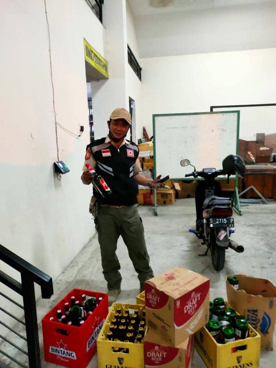 Puluhan botol miras diamankan petugas. Dok. Istimewa