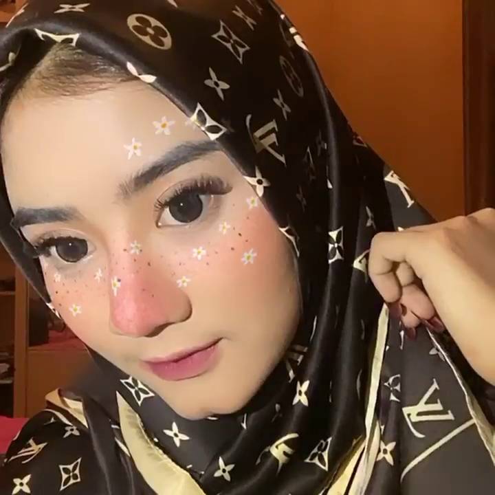 Ghea Youbi pakai hijab (Instagram.com/gheayoubi)