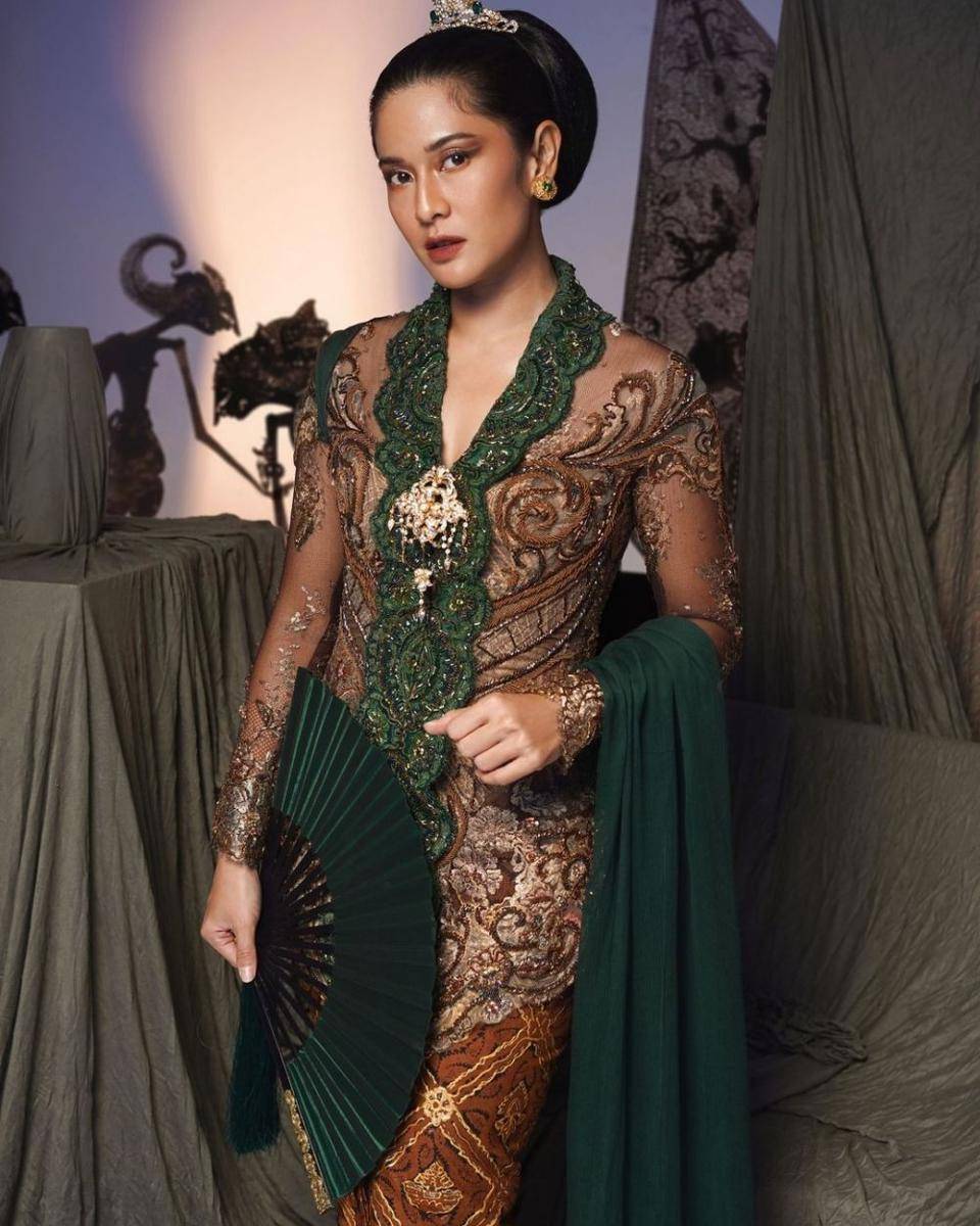 Dian Sastrowardoyo (instagram.com/therealdisastr)