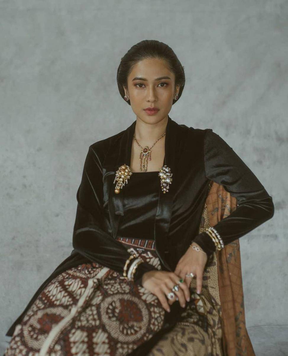Dian Sastrowardoyo (instagram.com/therealdisastr)