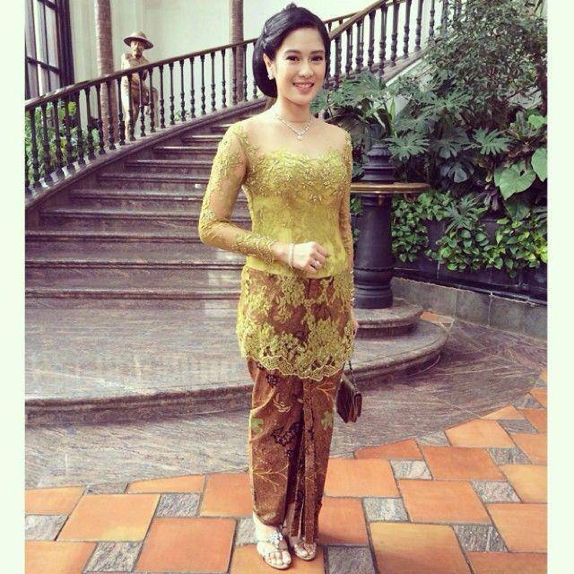 Dian Sastrowardoyo (instagram.com/therealdisastr)