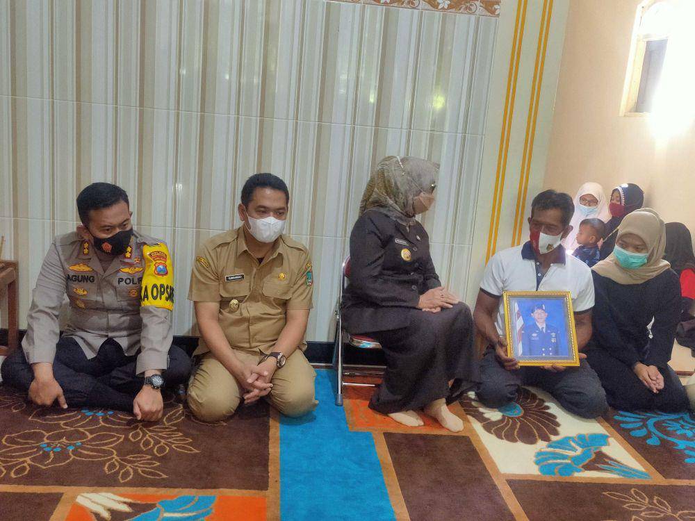 Forkopimda kunjungi rumah Deni Kru KRI Nanggala-402. Zainul