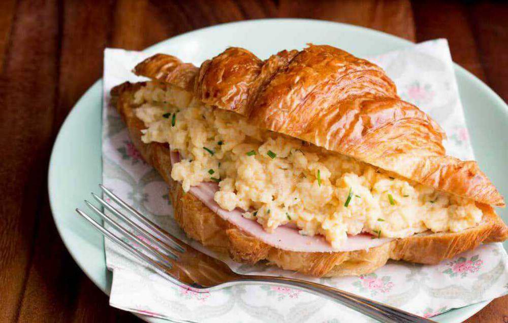 Resep Croissant Scrambled Egg, Menu Sarapan yang Super Simpel!