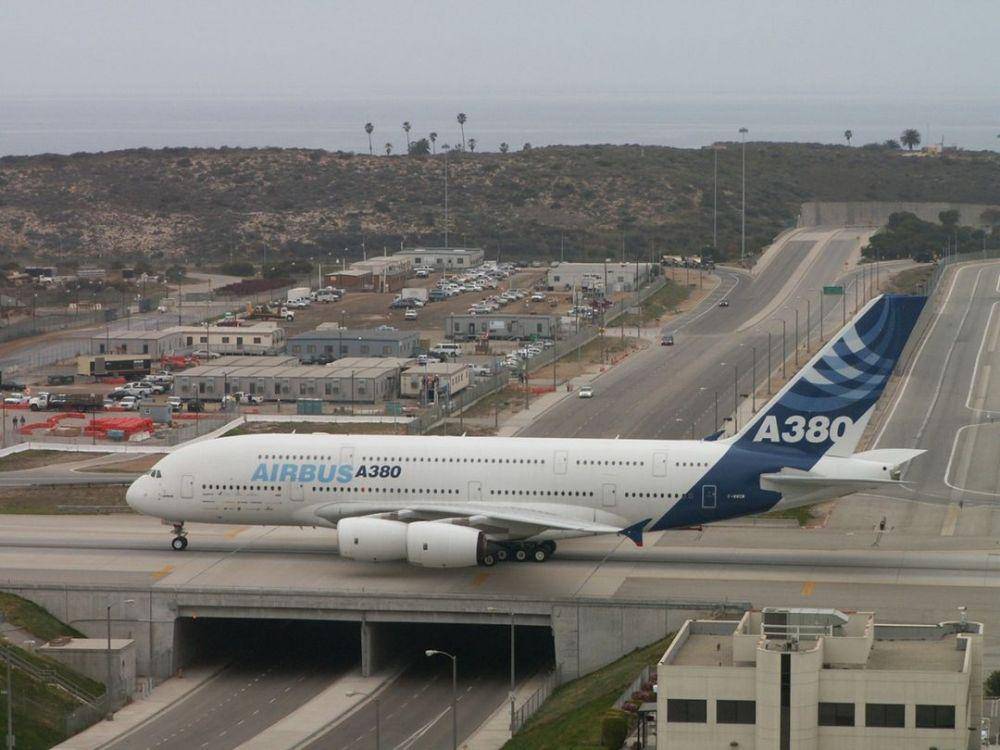 instagram.com/flyLAXairport