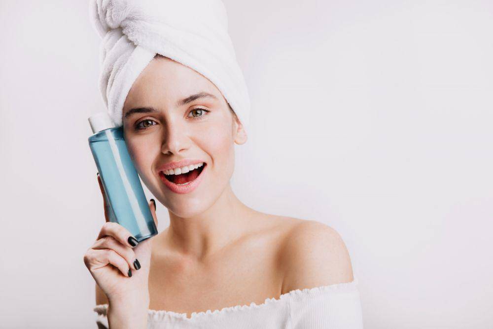 ilustrasi produk kecantikan berbahan blue tansy (freepik.com/lookstudio)