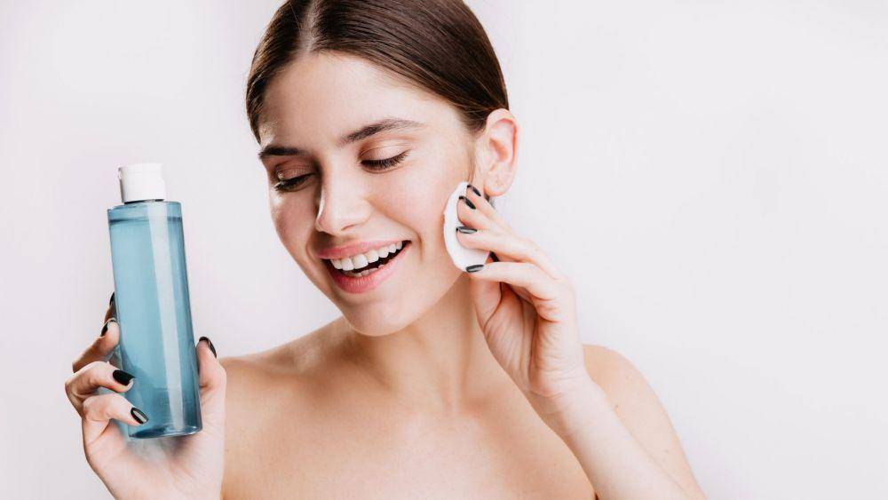 ilustrasi produk kecantikan berbahan blue tansy (freepik.com/lookstudio)