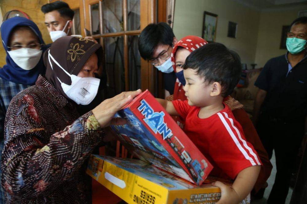 Menteri Sosial (Mensos) Tri Rismaharinii bersilaturahmi ke keluarga ABK Kapal Selam KRI Nanggala 402 (dok. Kemensos)