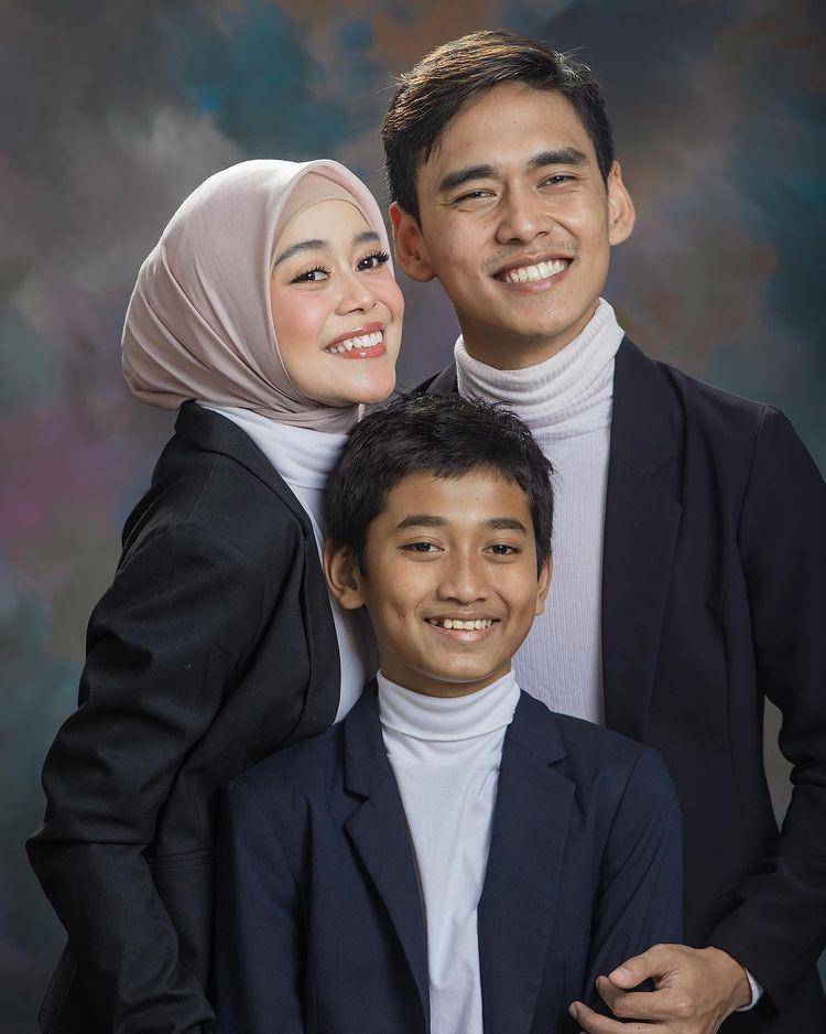 Lesty Kejora dan keluarga (instagram.com/ayah_kejora)