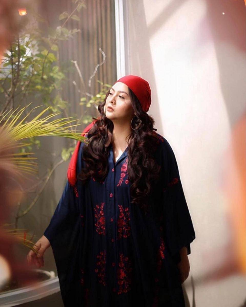 Audy Item (instagram.com/audyitem)