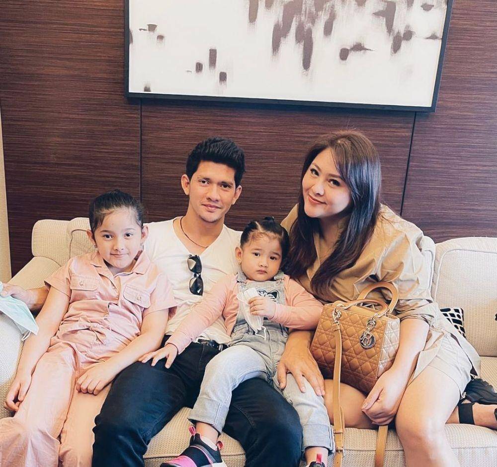 Audy Item dan keluarga (instagram.com/audyitem)