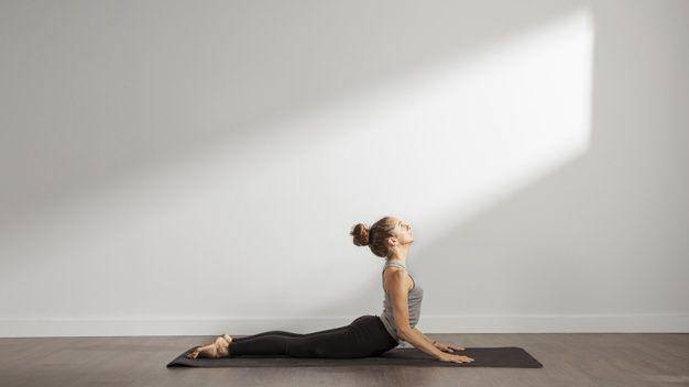 Ilustrasi yoga (freepik.com/freepik)