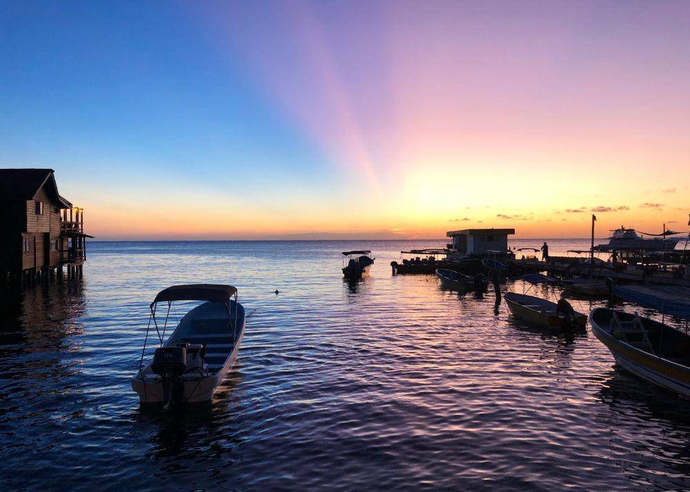 Roatan, Honduras (unsplash.com/alixgreenman)