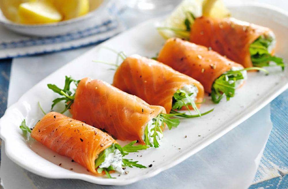 ilustrasi smoke salmon roll ups with cottage cheese (goodto.com)