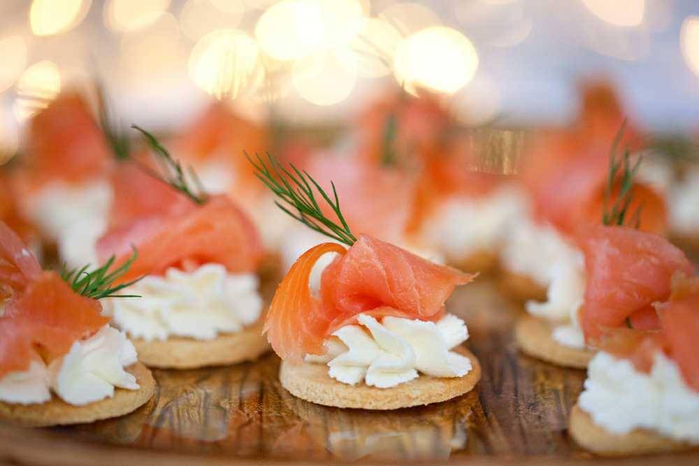 ilustrasi smoke salmon crackers (primalplate.co.uk)