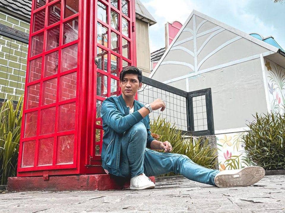 10 Potret Terkini Aditya Zoni, Pesonanya Makin Terpancar!