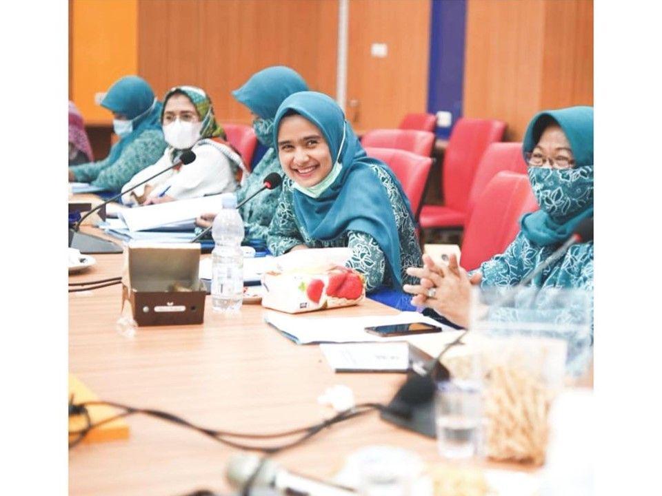 Dampingi Suami Menjabat, 10 Potret Sonya Fatmala yang Penuh Karisma