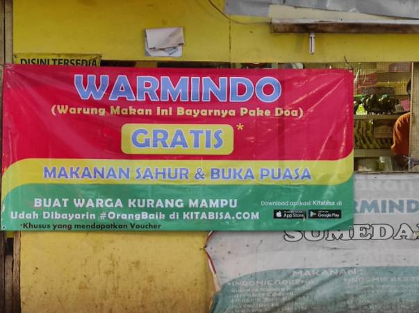Viral Warmindo bagi makanan sahur dan buka puasa gratis. (Twitter.com/@DuniaKuli)
