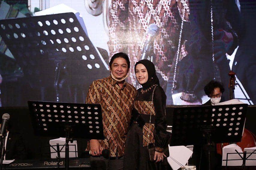 instagram.com/adeliapasha