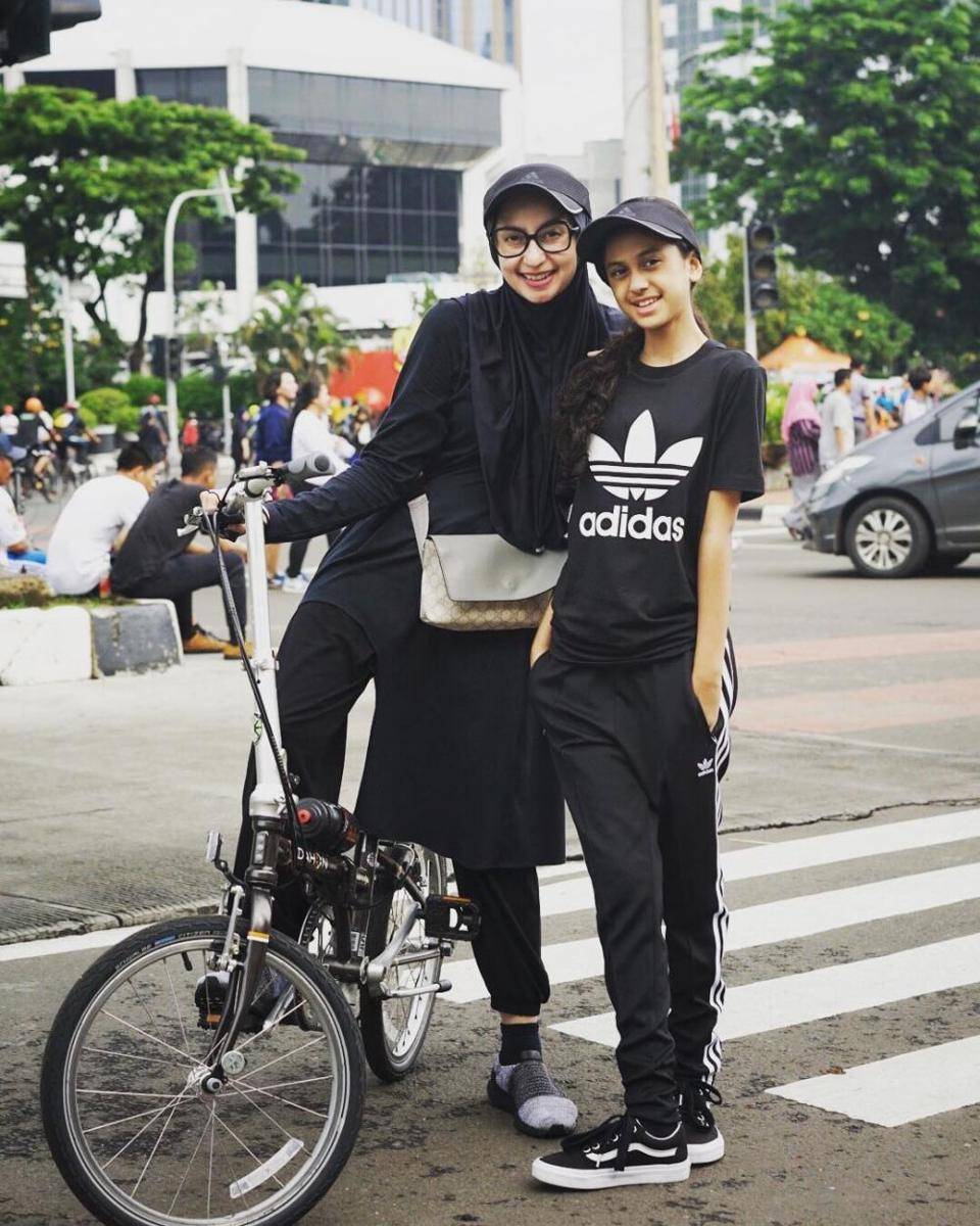 Avi Basalamah dan putrinya (instagram.com/avibasalamah)