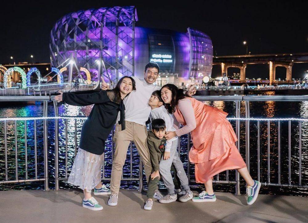 Hesti Purwadinata dan keluarga (instagram.com/hestipurwadinata)