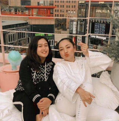 Hesti Purwadinata dan anak (instagram.com/hestipurwadinata)