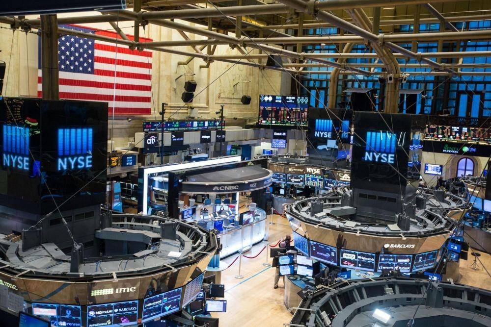 Trading Floor di New York Stock Exchange (NYSE), Wall St. (twitter.com/NYSE)