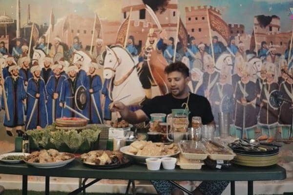 10 Potret Menu Buka Puasa Artis, Satu Meja Penuh Makanan Lezat