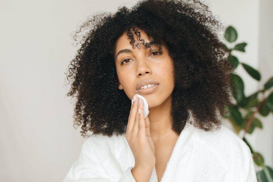 ilustrasi pemakaian skincare (pexels.com/@polina-tankilevitch)