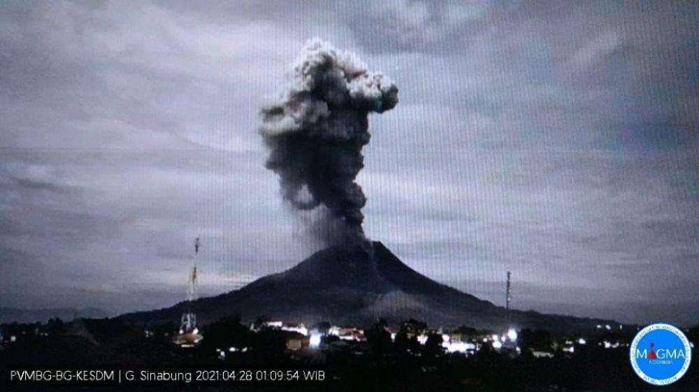 Erupsi Sinabung Sejak Selasa Malam, Kolom Abu Mencapai 1,5 Km