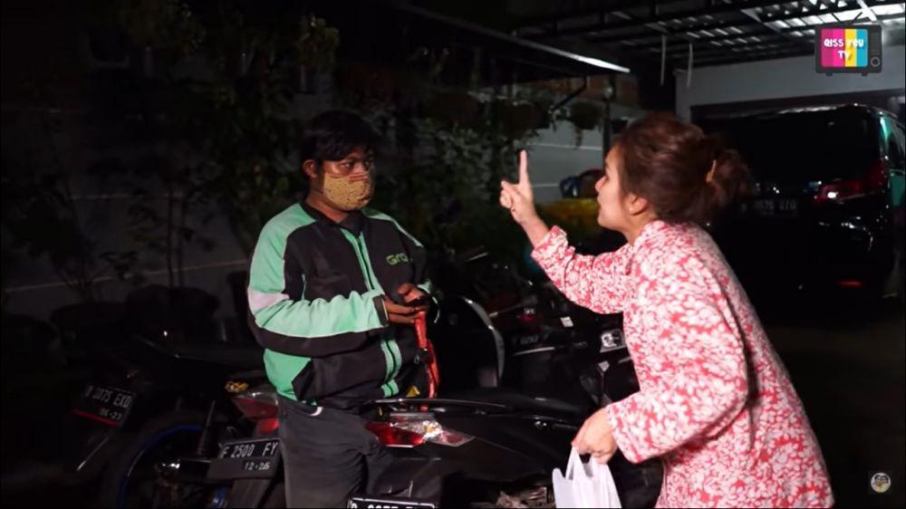 Dermawan, 10 Potret Sahur Ayu Ting Ting Kasih Kejutan Buat Ojol