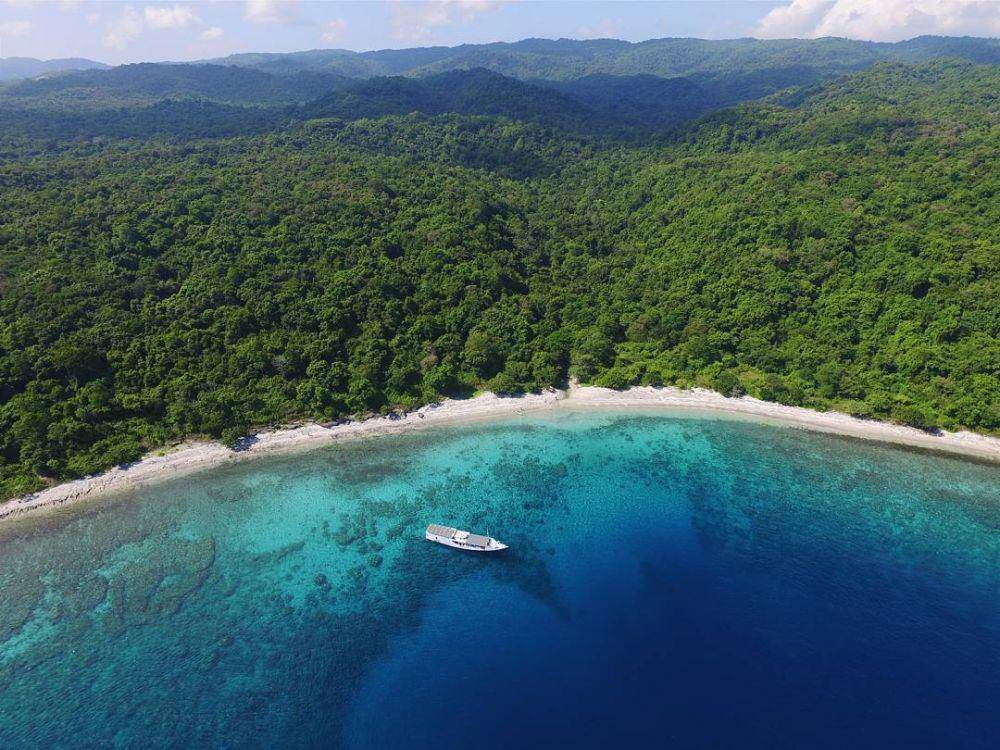 Pulau Moyo (instagram.com/droneflysophy)