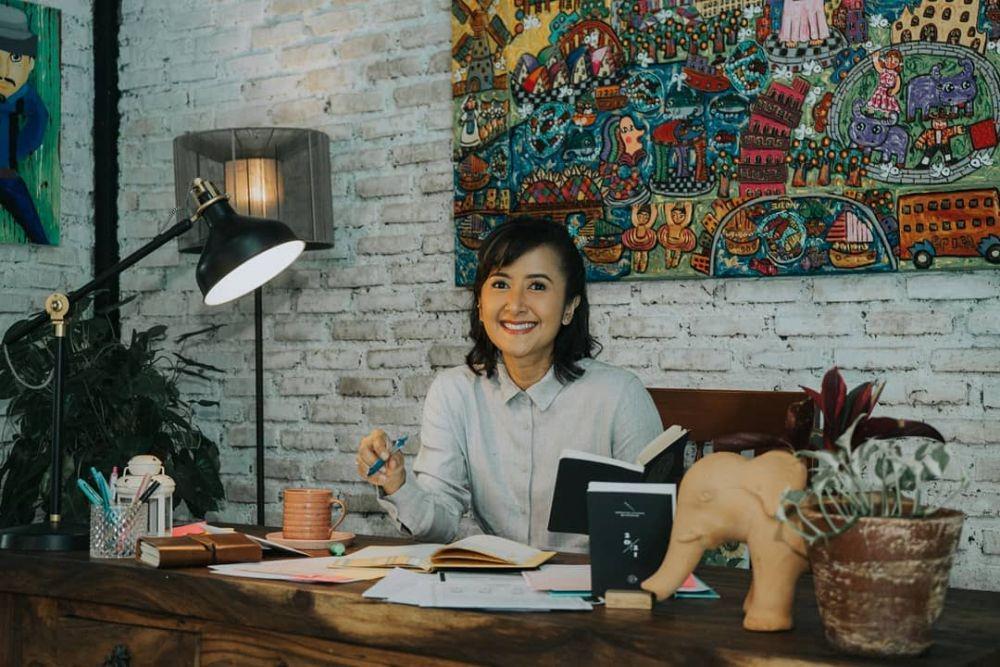 Populer Jadi Tokoh Ibu, 10 Pesona Widi Mulia Genap Berusia 42 Tahun
