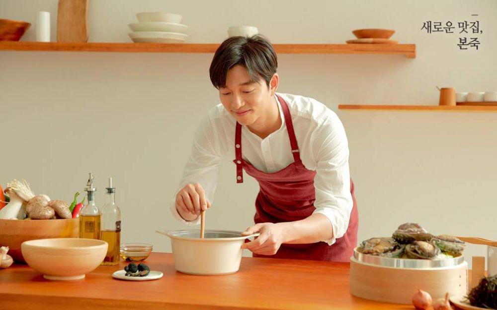 10 Potret Aktor Korea Jago Masak Ini Bikin Semangat Sahur!