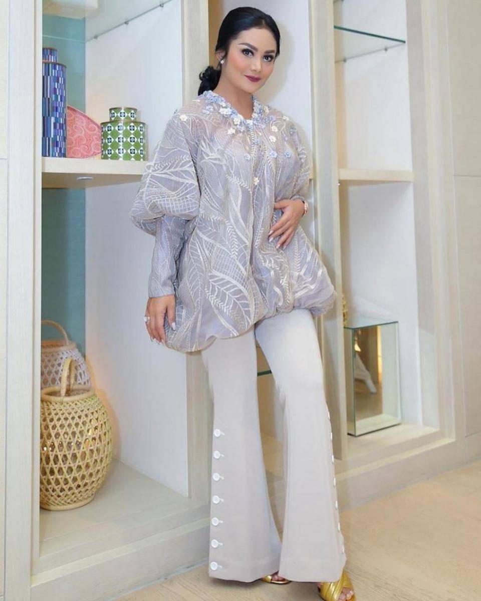 Krisdayanti (instagram.com/krisdayantilemos)