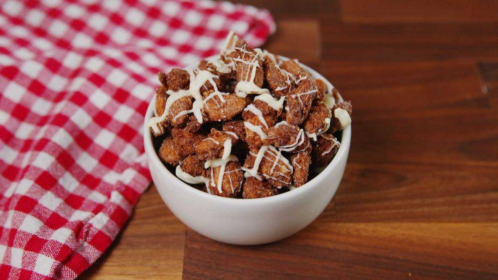 ilustrasi churro almond (delish.com)