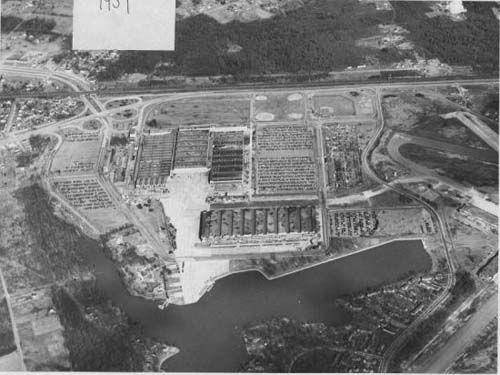 Penampakan pabrik pesawat Glenn L. Martin yang hilang selama Perang Dunia II - Dari Udara oleh The Ghost Army. (baltimoreorless.com)