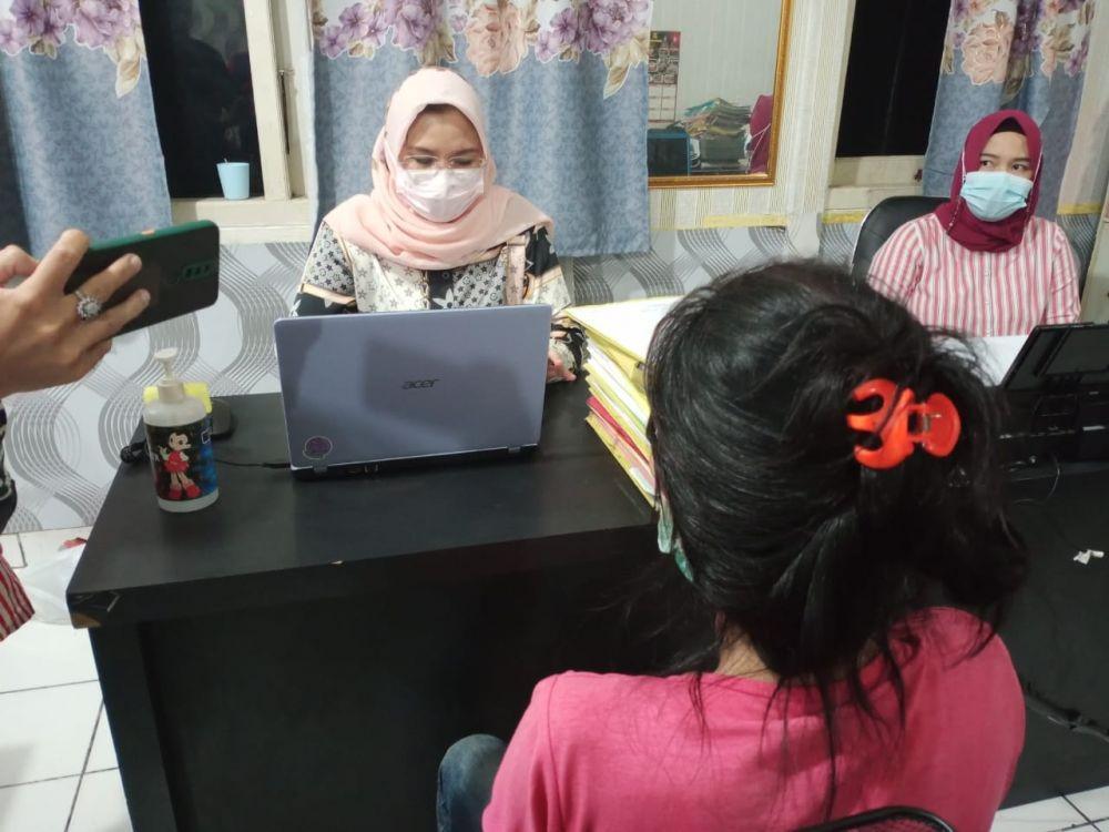 Viral, Nenek Suryani Warga Palembang Paksa Cucunya Mengemis