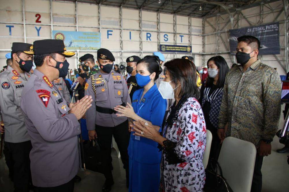 Kapolri Jenderal Listyo Sigit bertemu keluarga ABK KRI Nanggala-402. (dok. Humas Mabes Polri