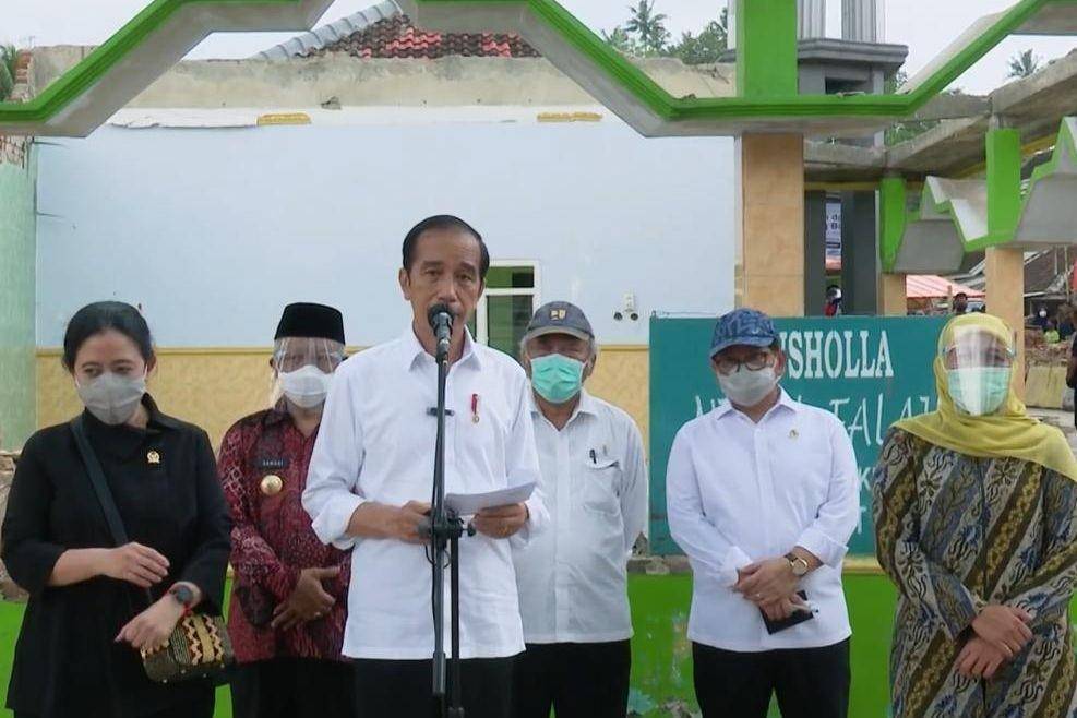 Presiden Jokowi meninjau lokasi terdampak gempa di Malang, Jawa Timur (youtube.com/Sekretariat Presiden)