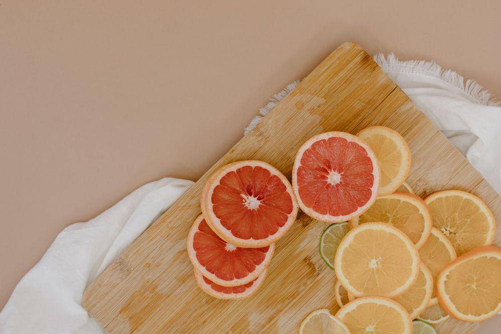 ilustrasi grapefruit dan lemon (pexels.com/Tara Winstead)