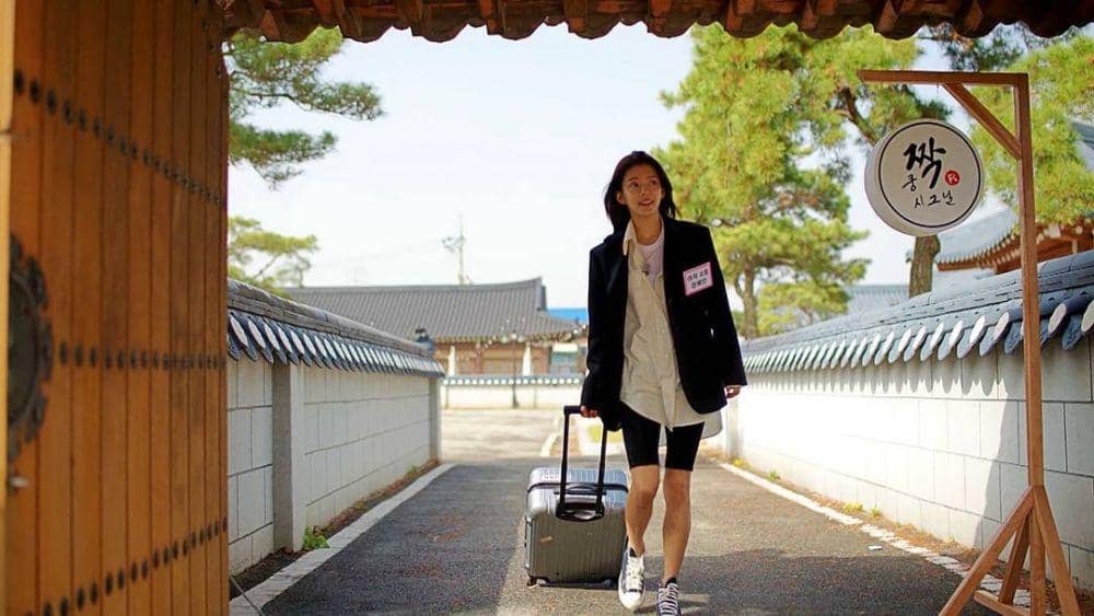 aktris Korea Jung Hye In tampil cuek (instagram.com/sbs_runningman_sbs)