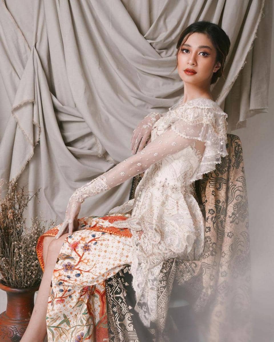 Mika Tambayoung dengan kebaya (instagram.com/miktambayong)