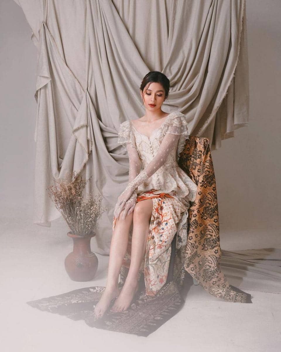Mika Tambayoung dengan kebaya (instagram.com/miktambayong)